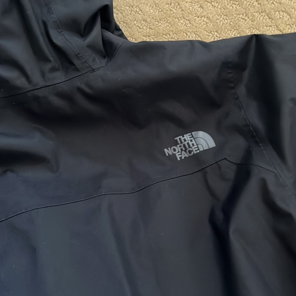 Boys black North Face dryvent ski jacket - Picture 5 of 5